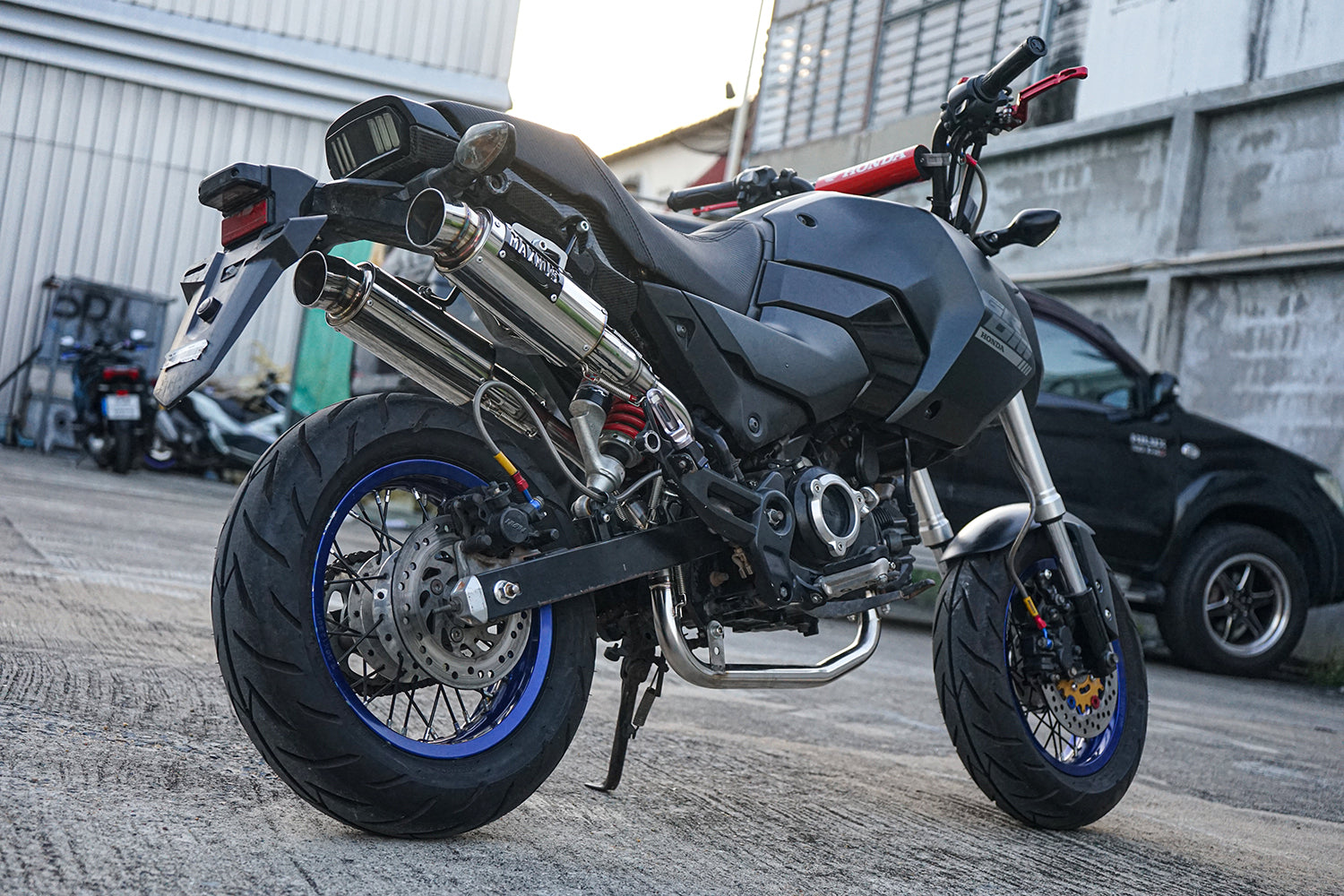 ท่อคู่ออกบน + โลโก้ สำหรับ HONDA GROM 125 2021-2025