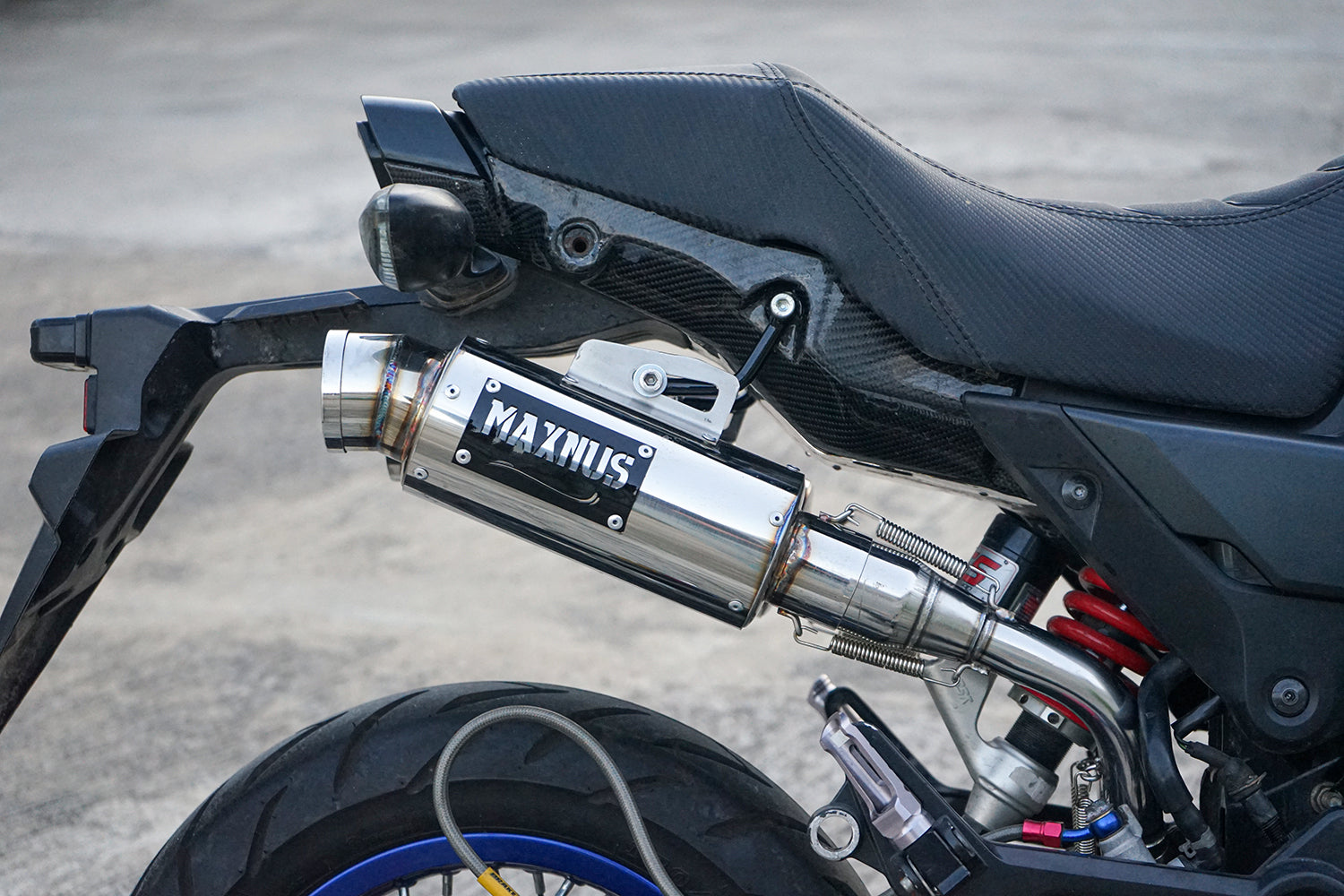 ท่อคู่ออกบน + โลโก้ สำหรับ HONDA GROM 125 2021-2025