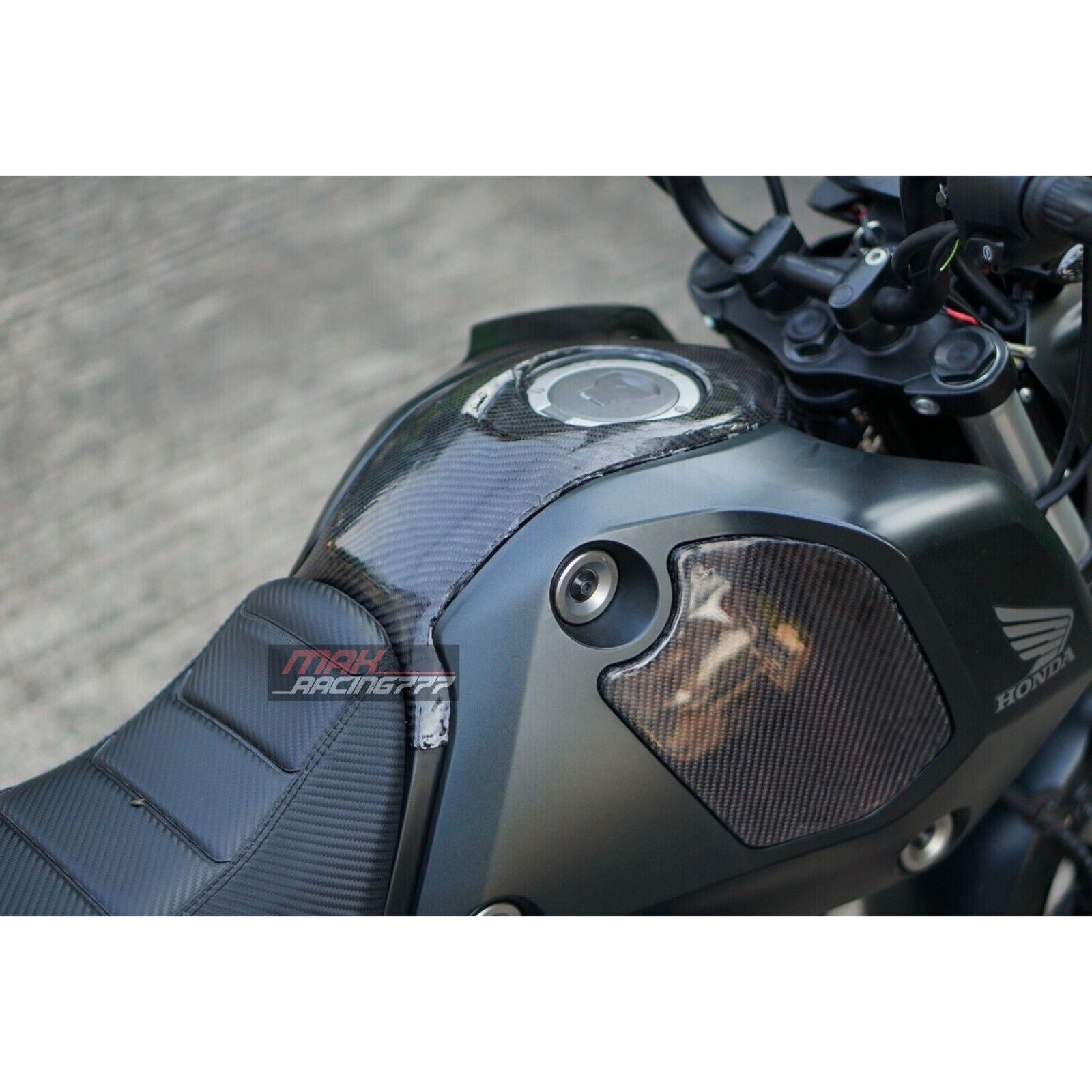 ฝาครอบถังน้ำมันเชื้อเพลิง คาร์บอน HONDA NEW GROM 2021-2024