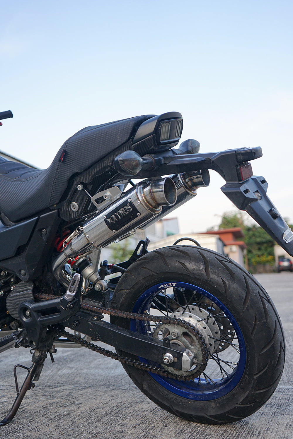 ท่อคู่ออกบน + โลโก้ สำหรับ HONDA GROM 125 2021-2025
